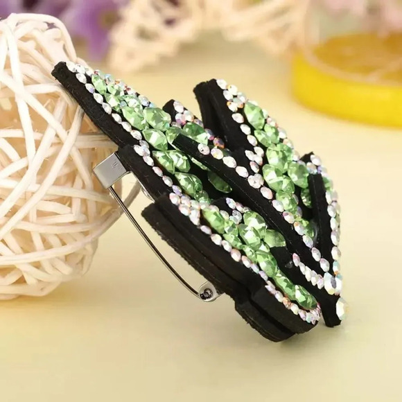 VQ Rhinestones Leaf Brooch - Picture 2 of 5